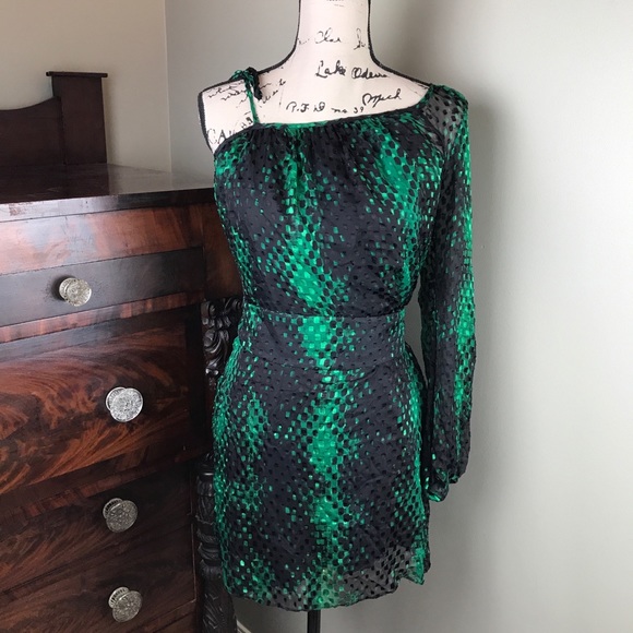 Alice & Trixie Dresses & Skirts - Alice & Trixie Green and Black Dress. Size XS